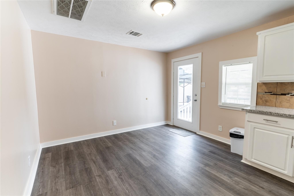 305 N Live Oak Street - Photo 4