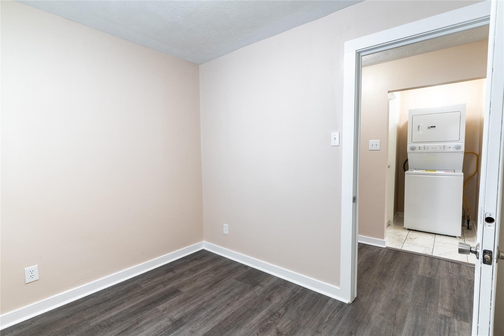 305 N Live Oak Street - Photo 7