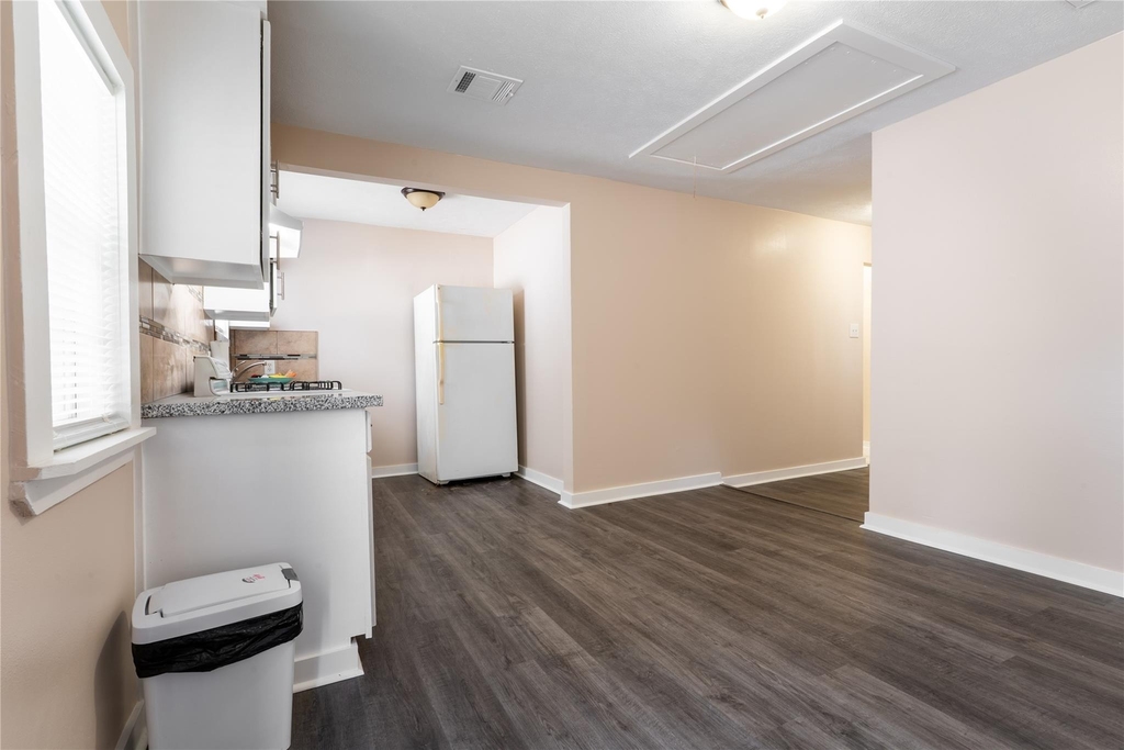 305 N Live Oak Street - Photo 15