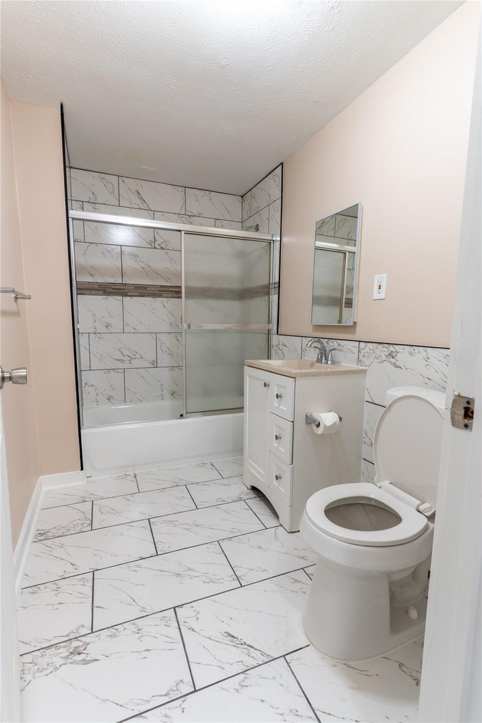 305 N Live Oak Street - Photo 1