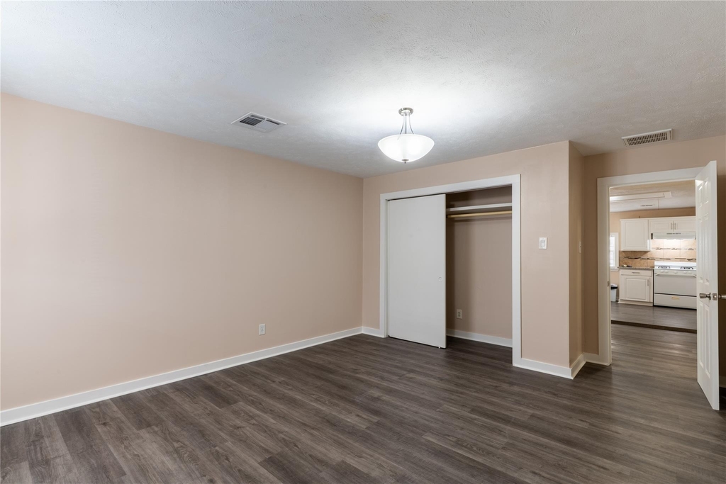 305 N Live Oak Street - Photo 8