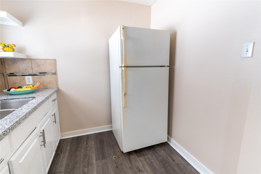 305 N Live Oak Street - Photo 13