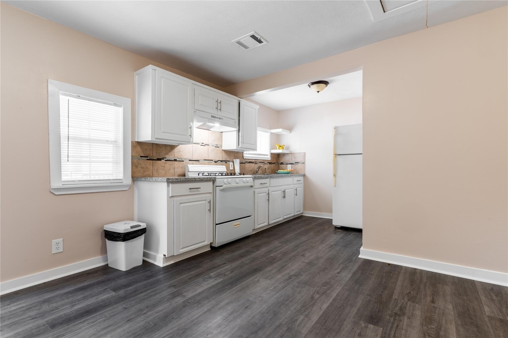 305 N Live Oak Street - Photo 17