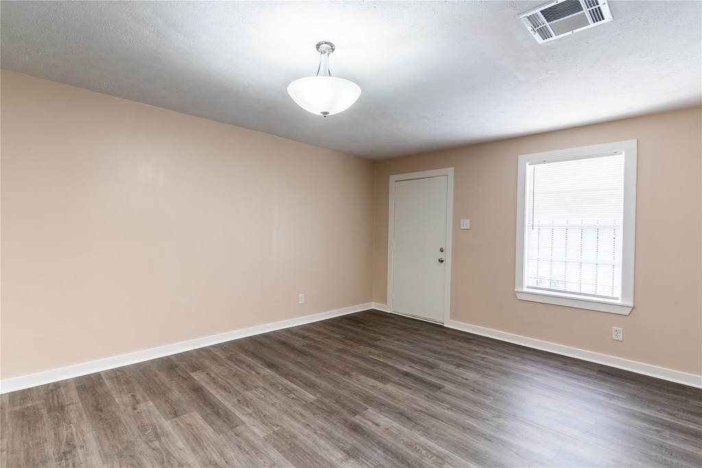 305 N Live Oak Street - Photo 10