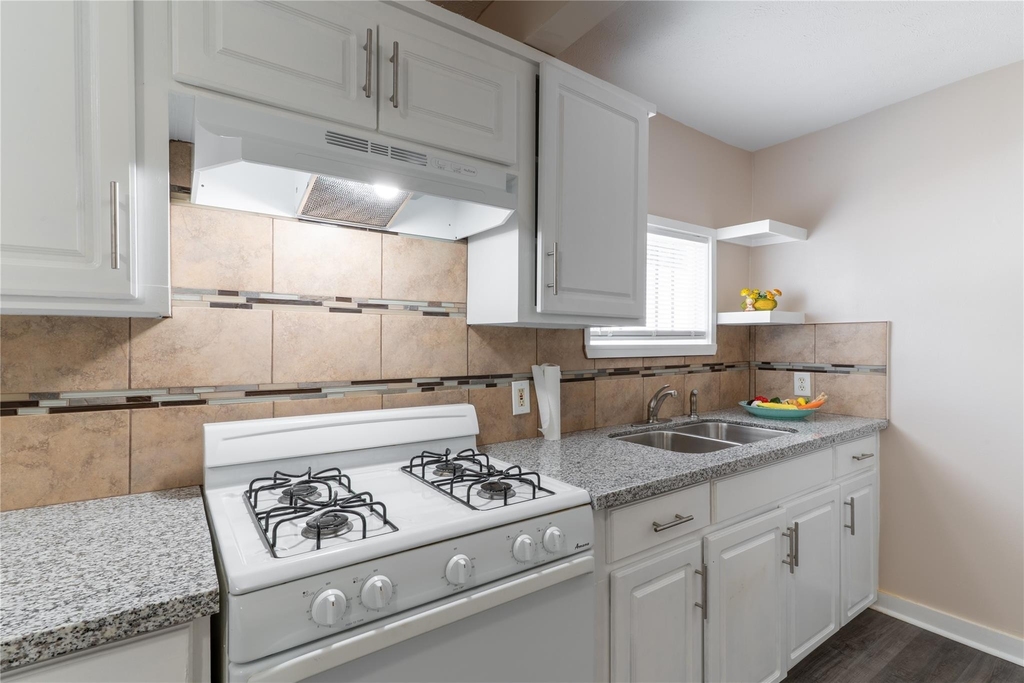 305 N Live Oak Street - Photo 18