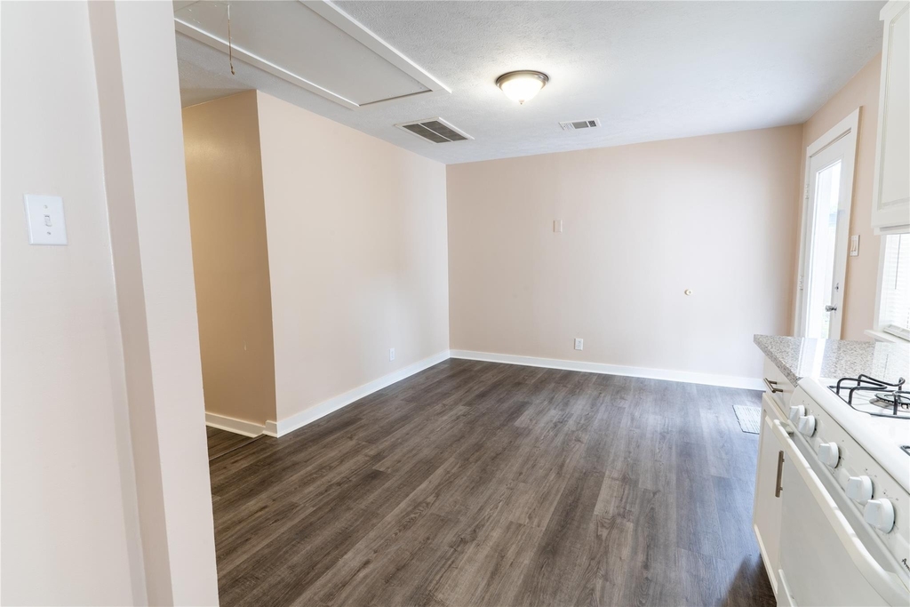 305 N Live Oak Street - Photo 3