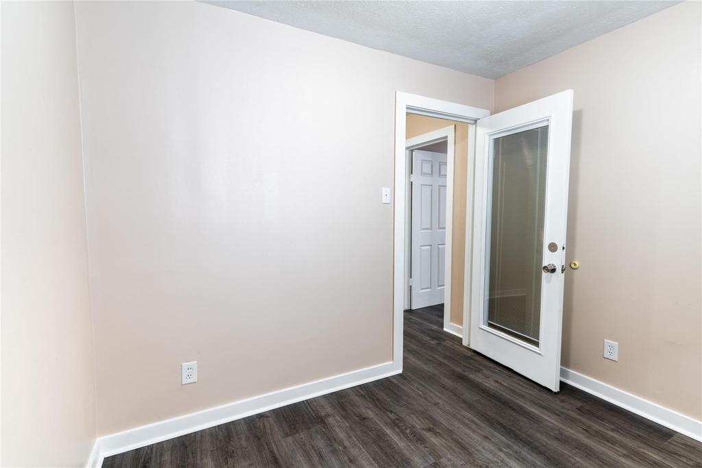 305 N Live Oak Street - Photo 6
