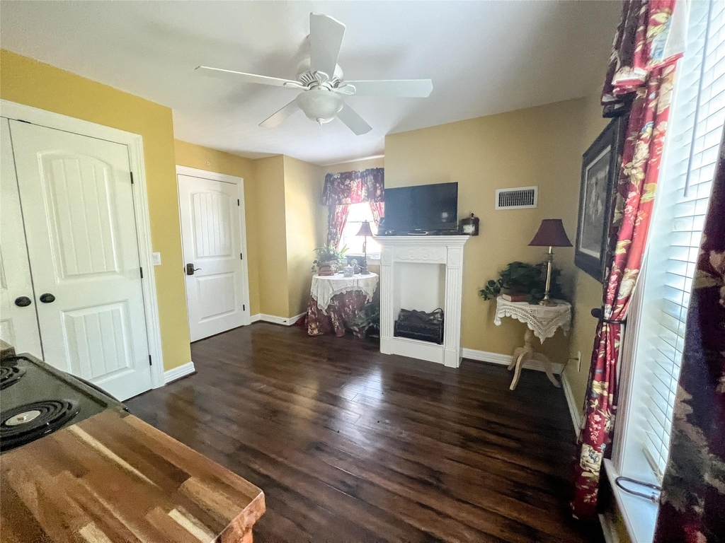 9500 Mayfield Avenue - Photo 5