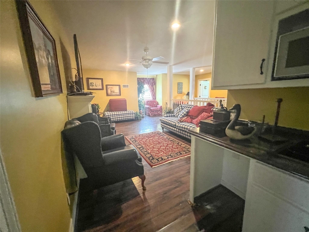 9500 Mayfield Avenue - Photo 8