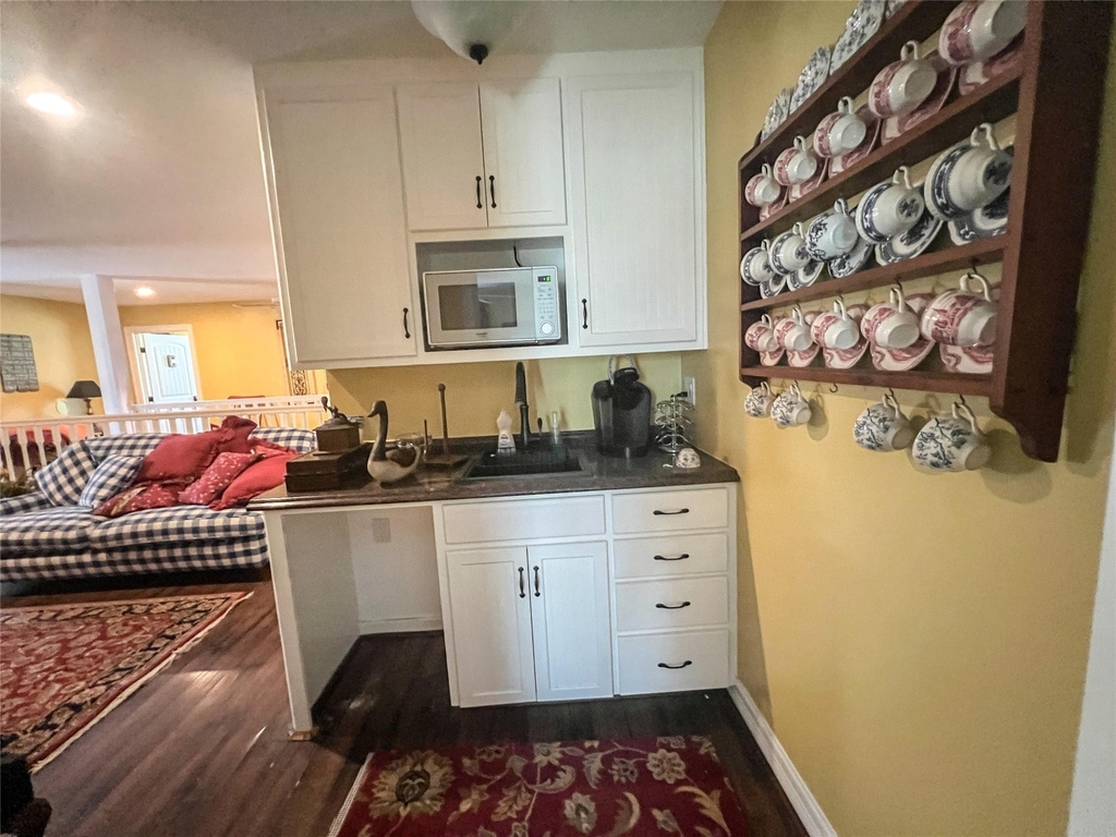 9500 Mayfield Avenue - Photo 7