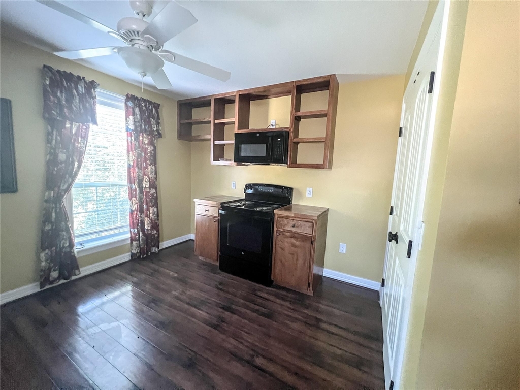 9500 Mayfield Avenue - Photo 3
