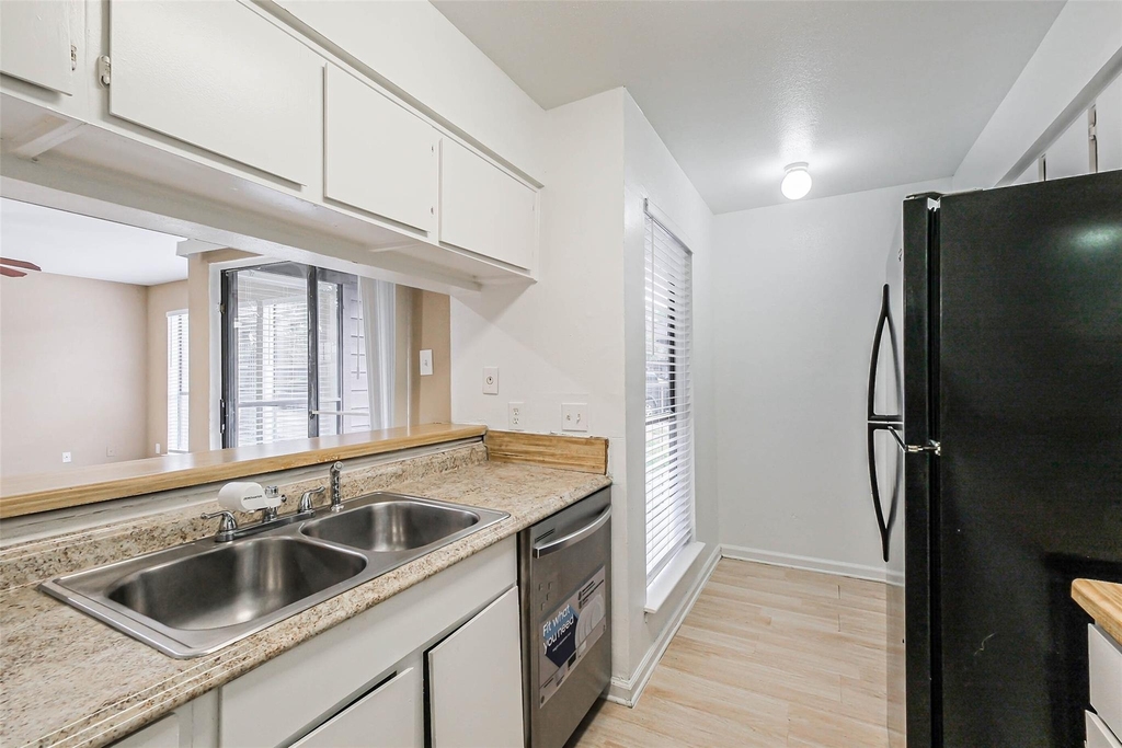 6633 W Airport Boulevard - Photo 7
