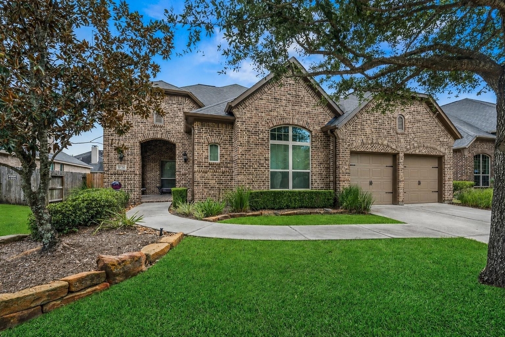 8126 Threadtail Street - Photo 0