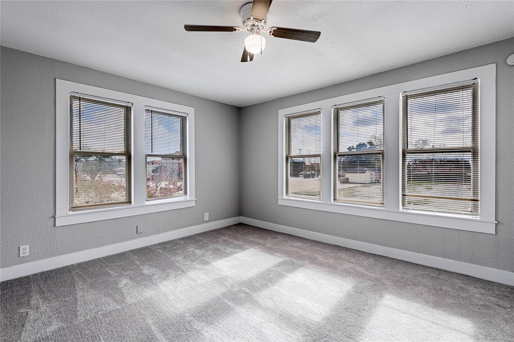 200 W Caroline Street - Photo 9