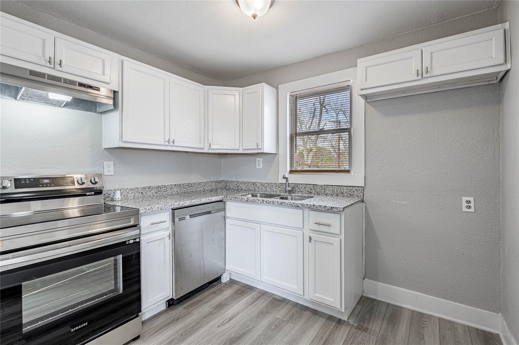 200 W Caroline Street - Photo 6