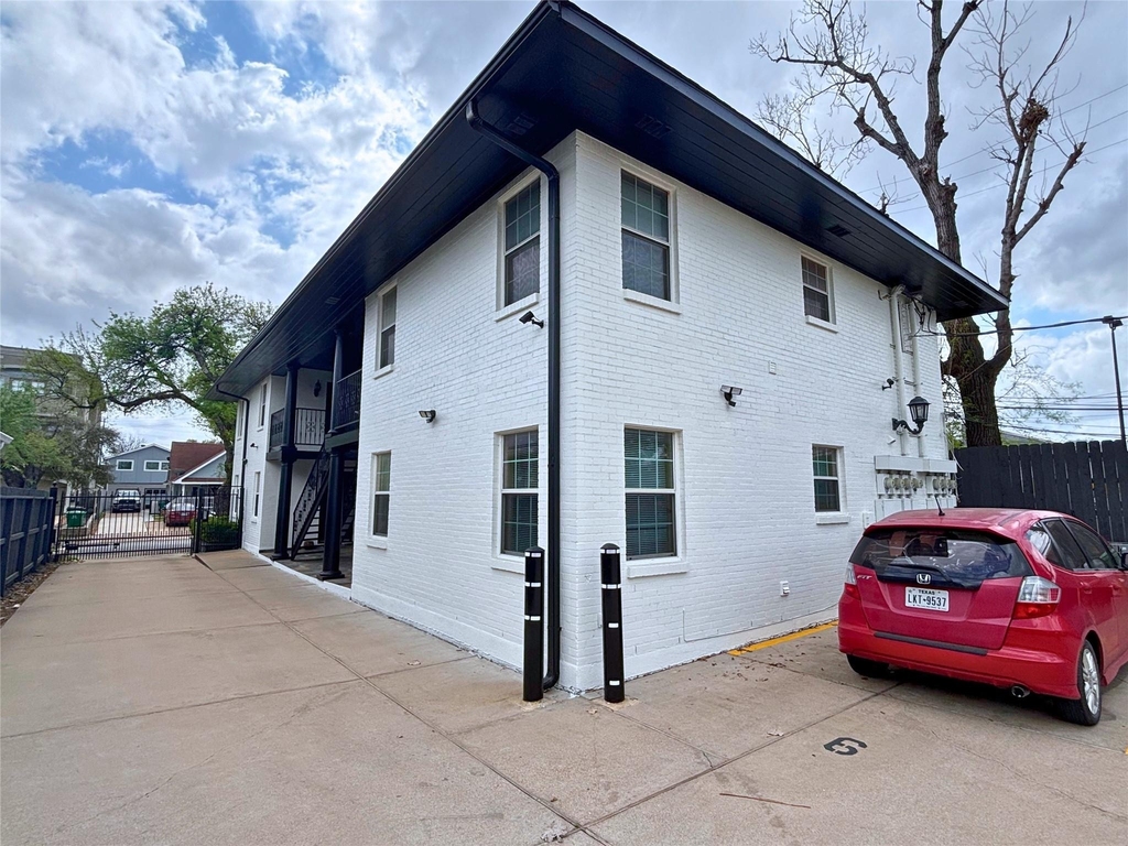 2030 Portsmouth Street - Photo 2