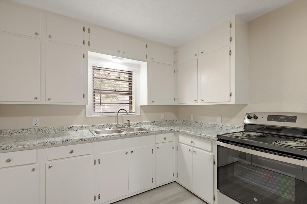 1107 W Dogwood Street - Photo 1