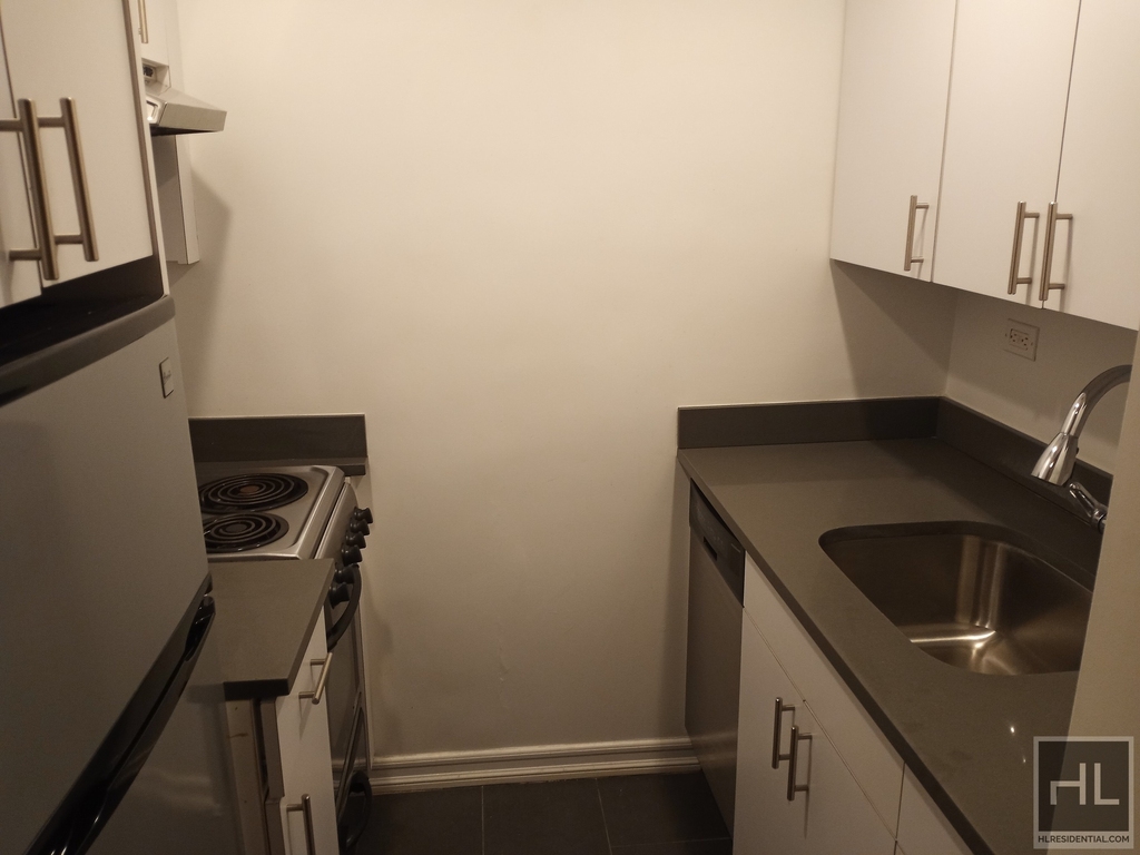 West 73rd Street - Photo 3