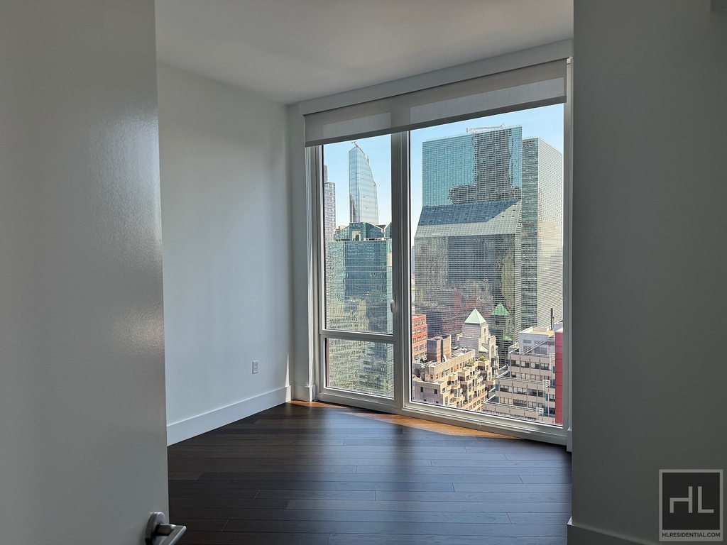 East 44th Street - Photo 1