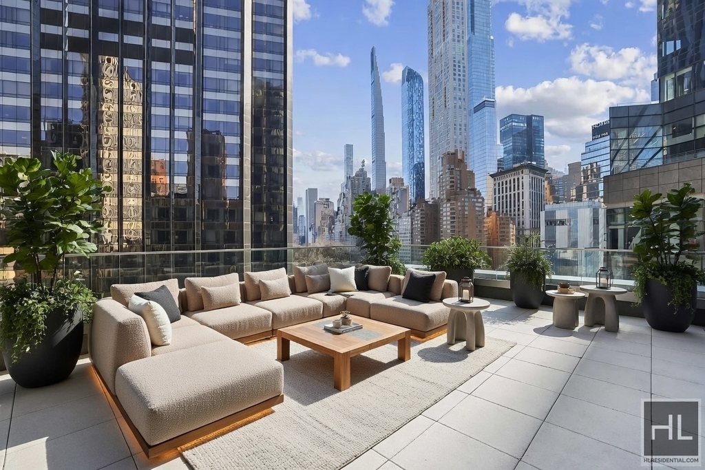 West 60th Street - Photo 9