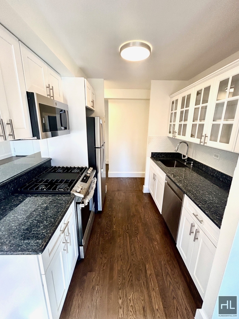 East 63 Street - Photo 3