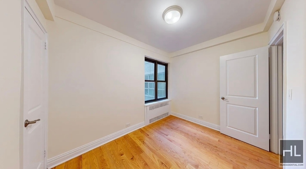 East 56 Street - Photo 2