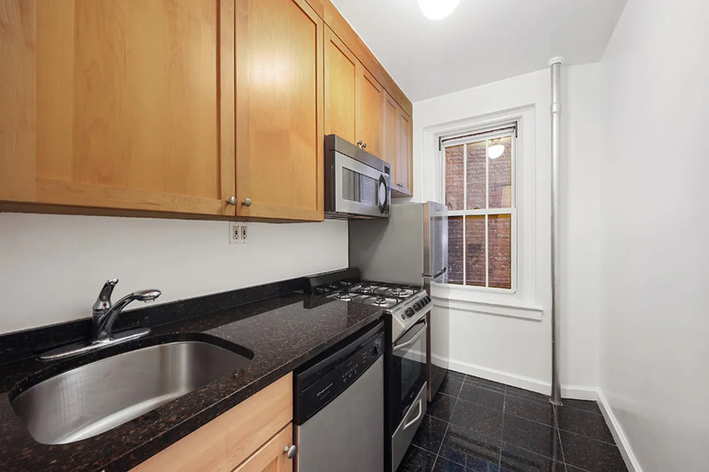 1 Jane Street - Photo 3