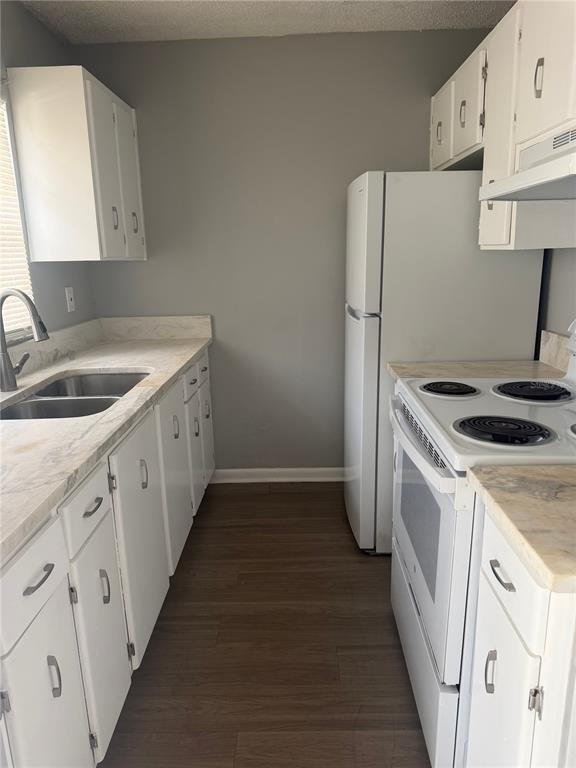 709 Oceanside Circle - Photo 1