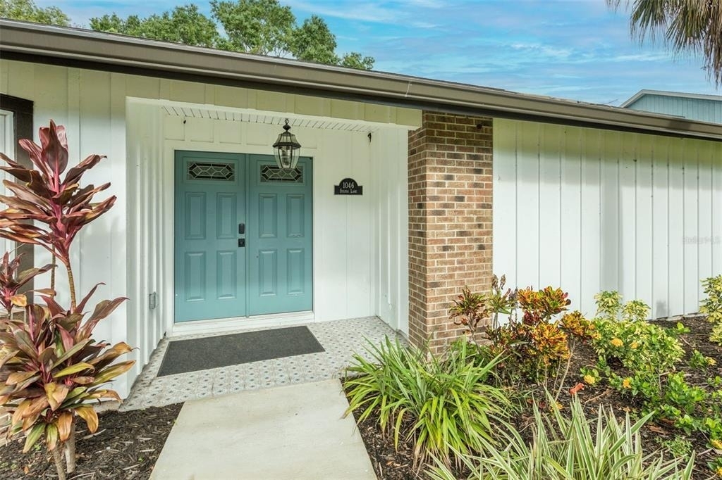 1046 Sylvia Lane - Photo 2