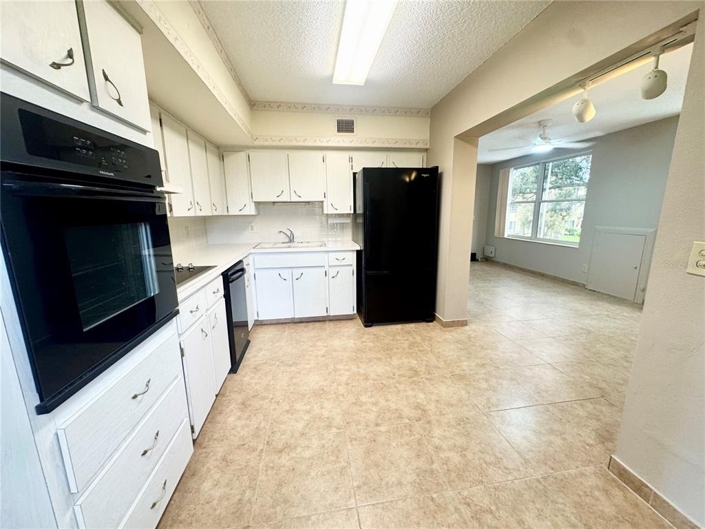 2402 Ecuadorian Way - Photo 3