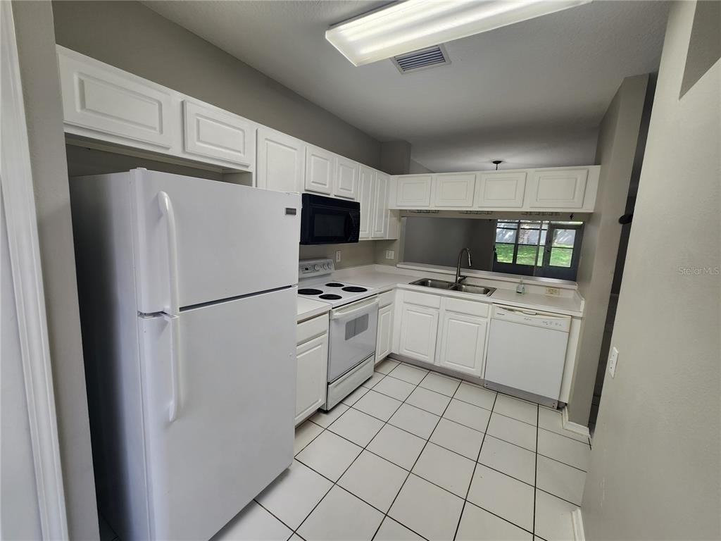2302 Lake Woodberry Circle - Photo 3