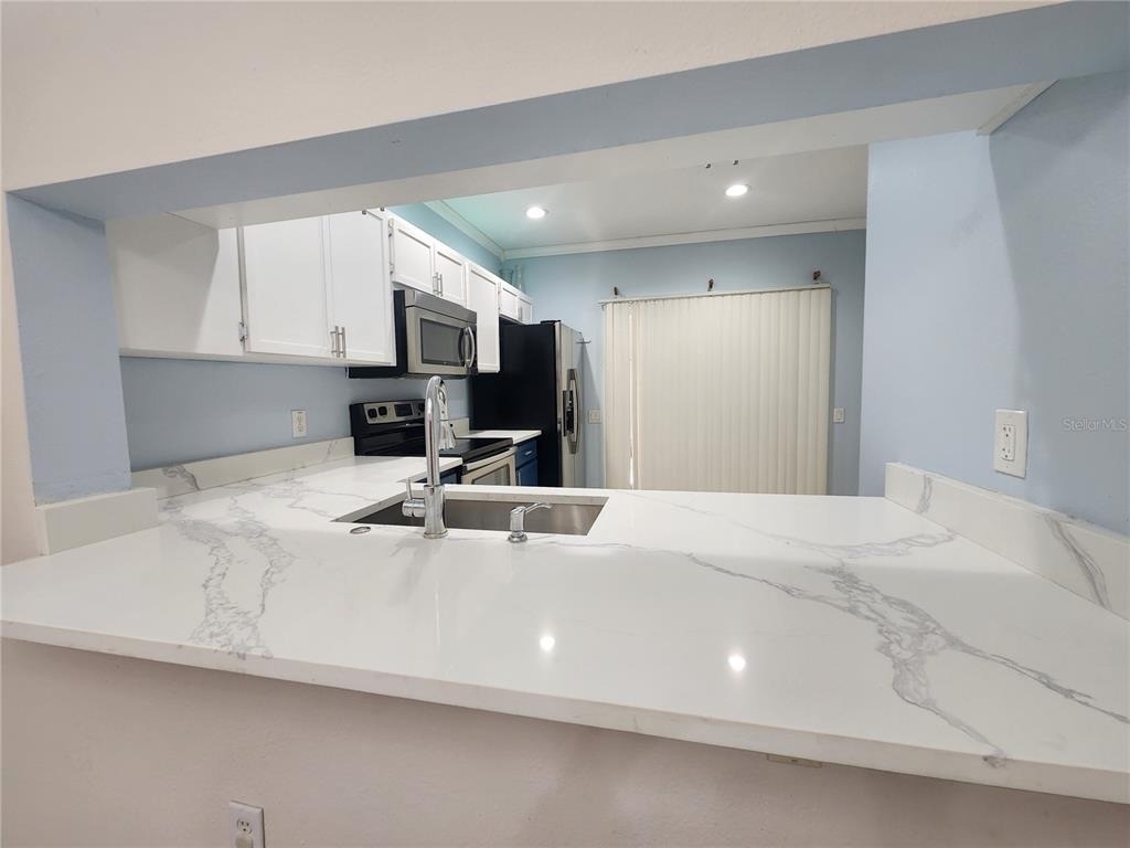 8637 Hunters Key Circle - Photo 12