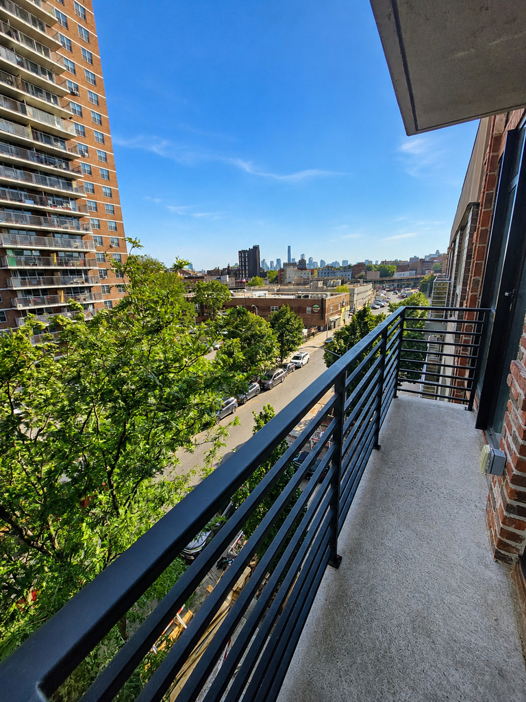 27 Montrose Avenue - Photo 8
