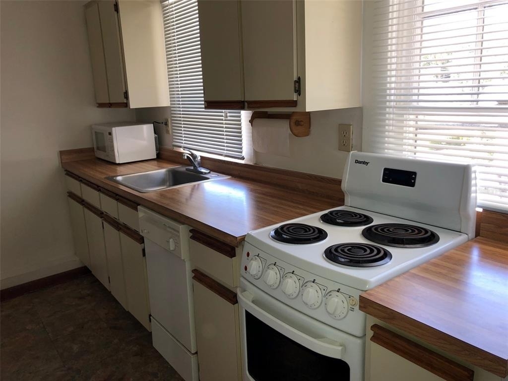 1243 E Ridgewood Street - Photo 2