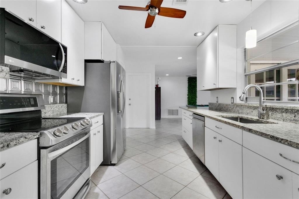 8644 Sandberry Boulevard - Photo 7