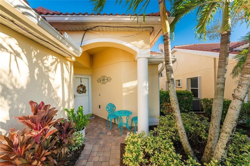319 Monaco Drive - Photo 2