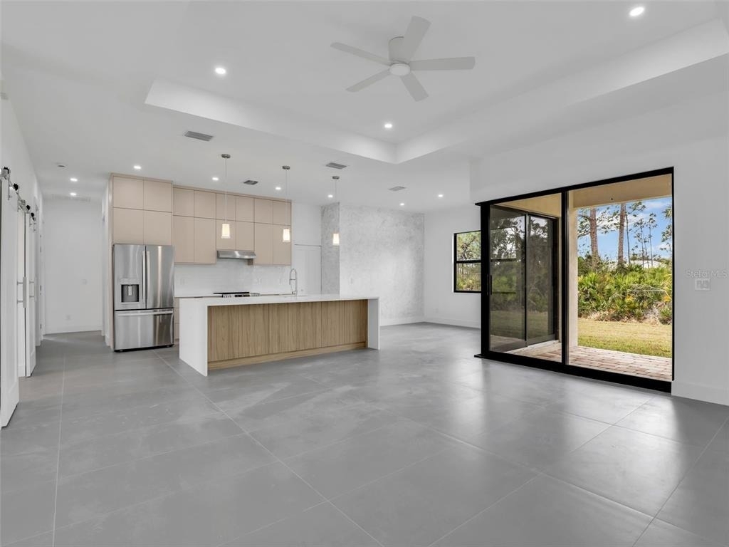 11042 Carnegie Avenue - Photo 3