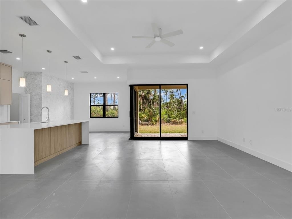 11042 Carnegie Avenue - Photo 2