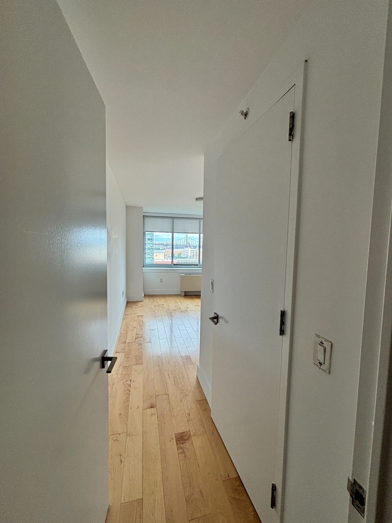 Center Boulevard & 47th Rd - Photo 11