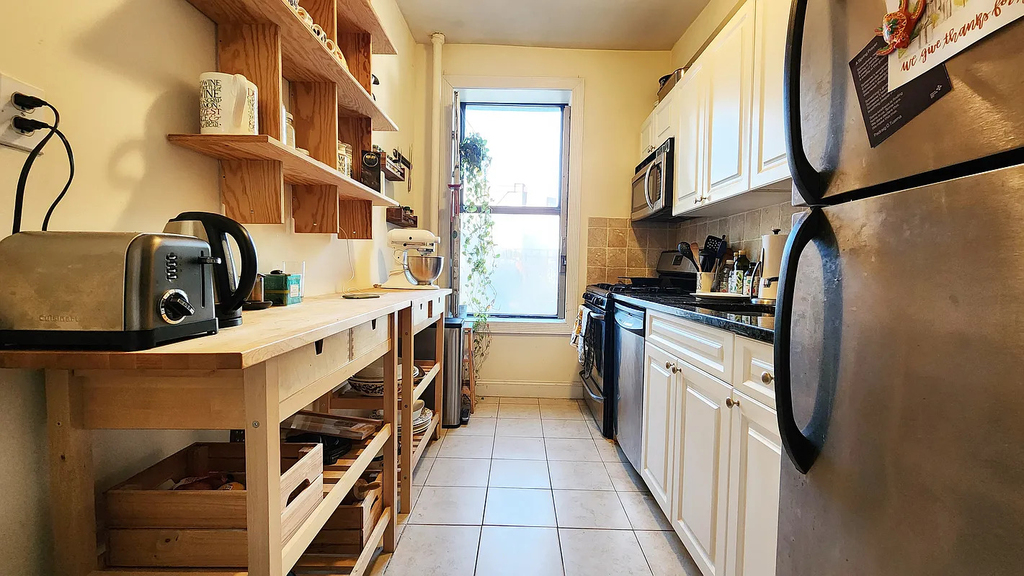 568 Pacific Street - Photo 5