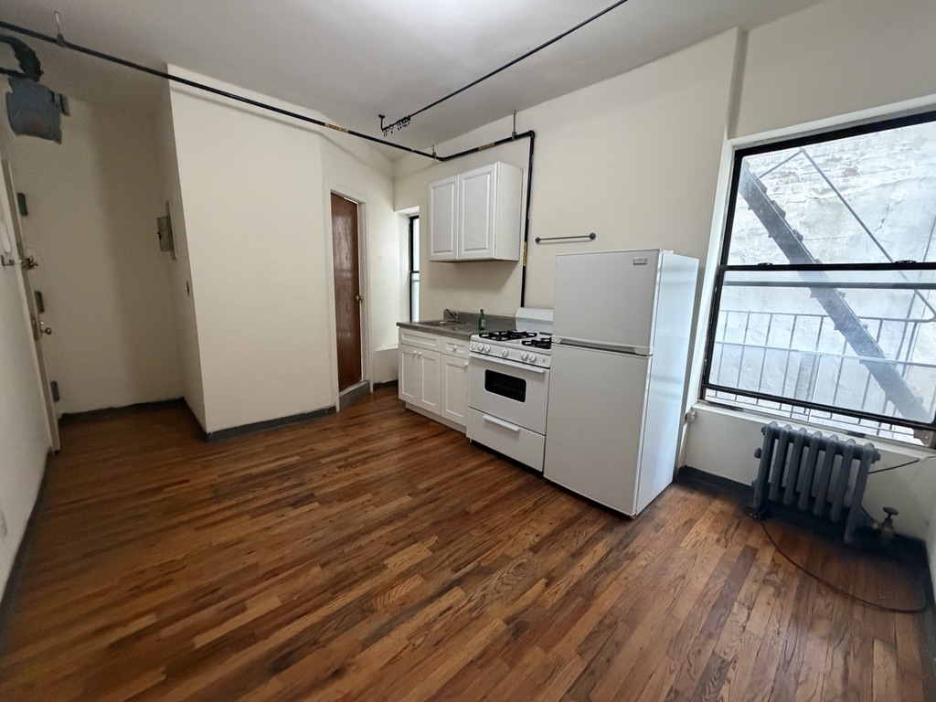 East 14th Street - Photo 1