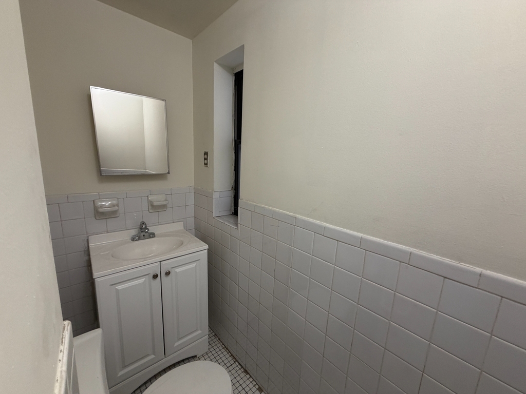 East 14th Street - Photo 6