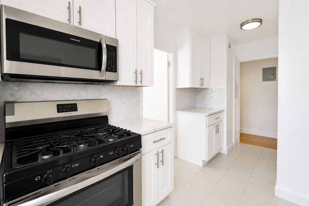 East 86th street (Upper East Side) - Photo 1