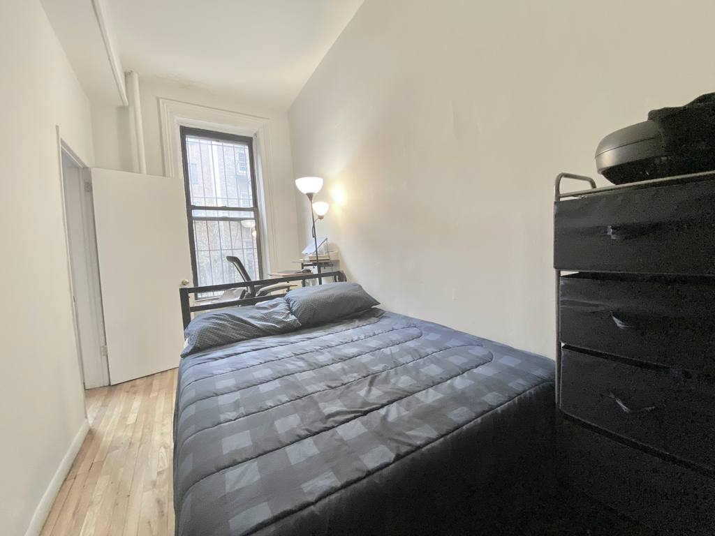 East 54th Street - Photo 7