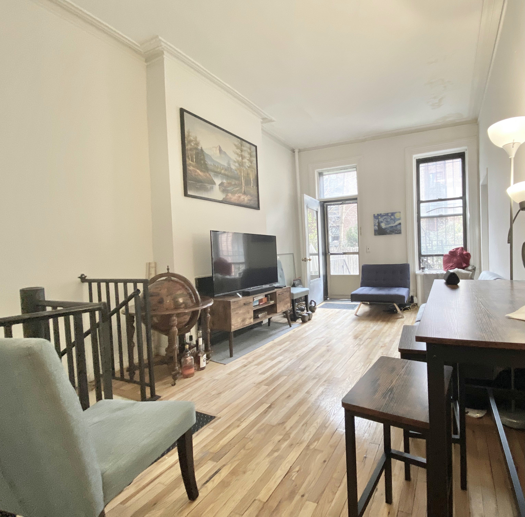 East 54th Street - Photo 2