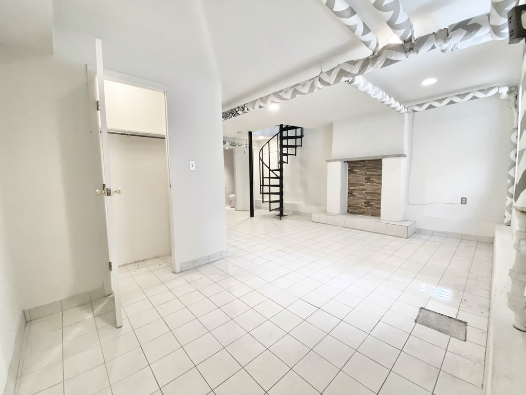 East 54th Street - Photo 14