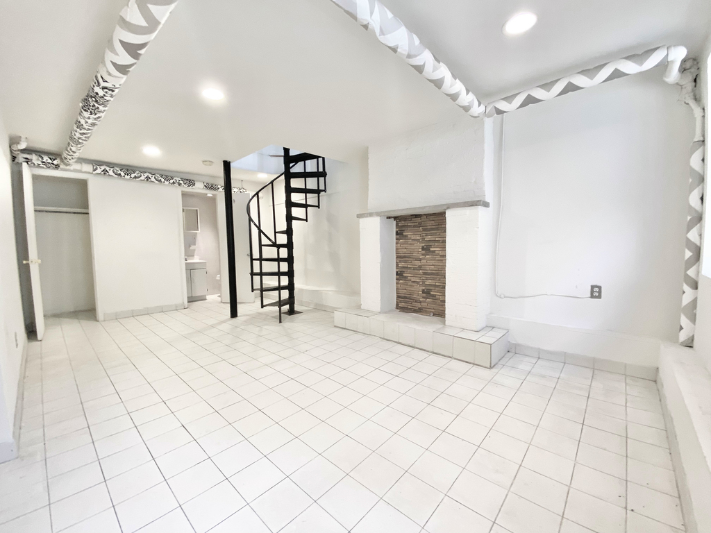 East 54th Street - Photo 16