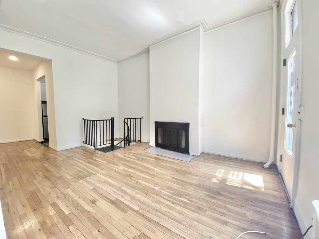 East 54th Street - Photo 3