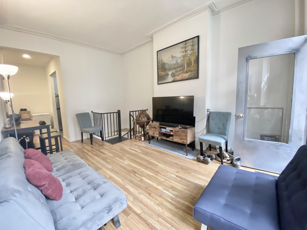 East 54th Street - Photo 4