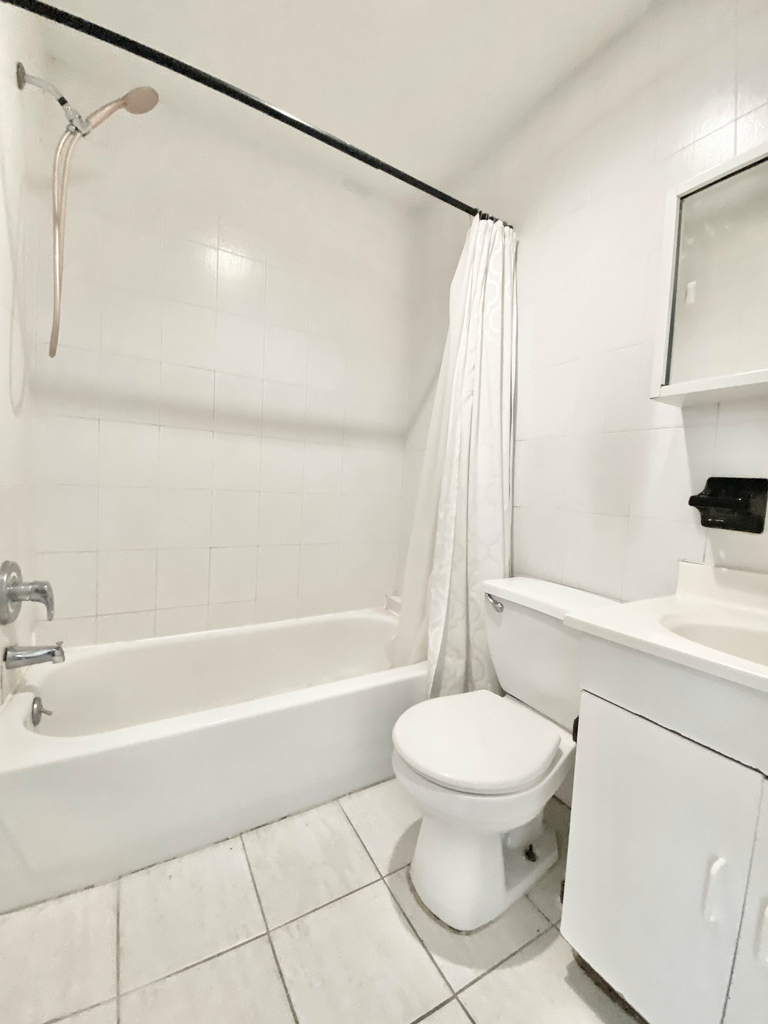 East 54th Street - Photo 10